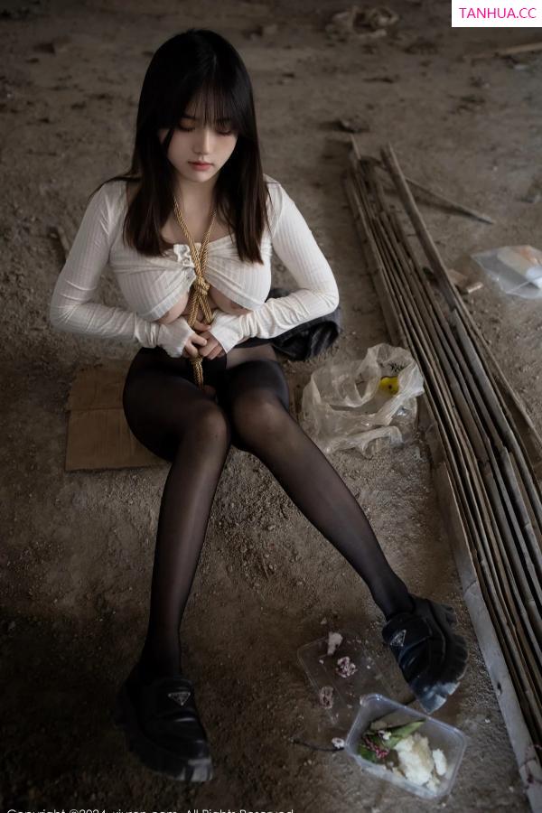豆瓣酱  [XiuRen]高清写真图 2024.04.23 No.8439 豆瓣酱 美腿黑丝第26张图片